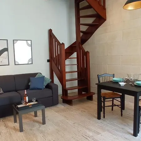 Chez Julie, Triplex Centre Historique 아파트 *